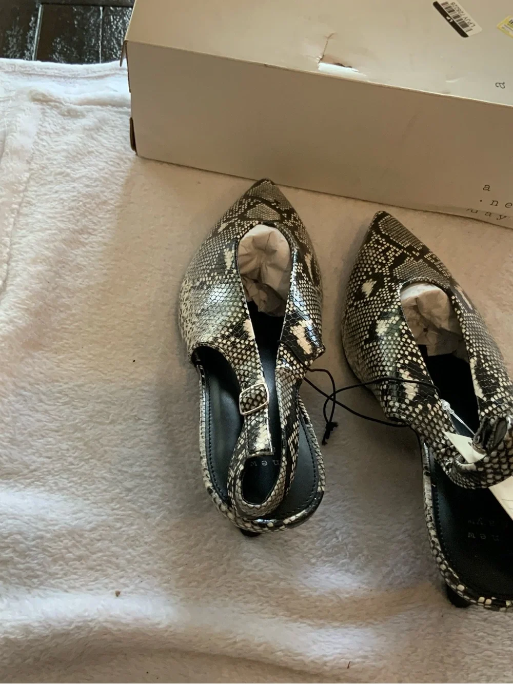 a new day Women's Black & White Snake-Print Pointed Slingback Flats new size 11